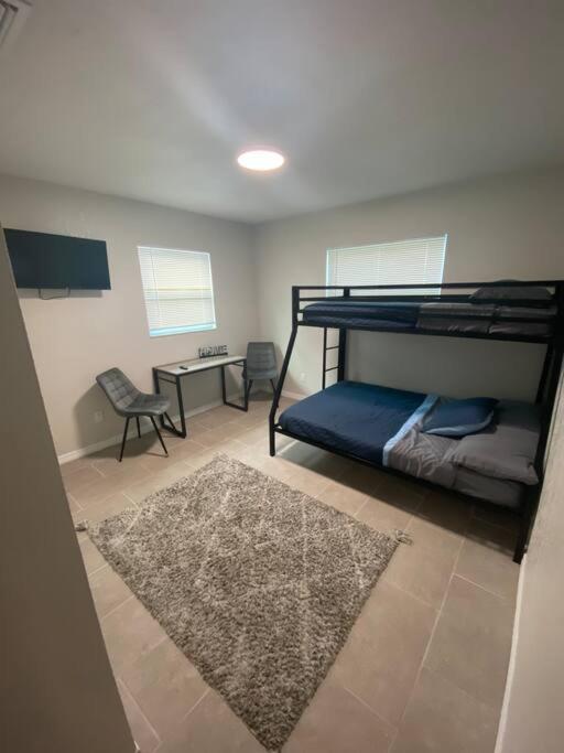 Minutes To Fairgrounds, Hard Rock, & Busch Gardens Holiday home Tampa